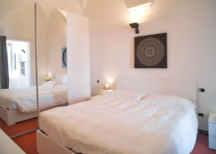 Medusa - Piazza 2 * Finale Ligure